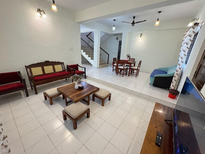 Living room image 7