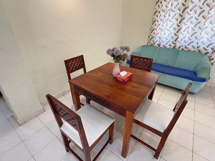 Dining area image 1