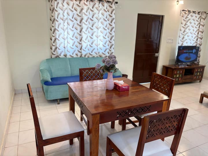 Dining area image 2