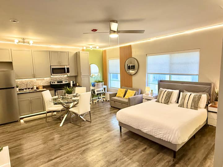 Cozy Studio Near The Beach & Convention Center - South Beach, FL