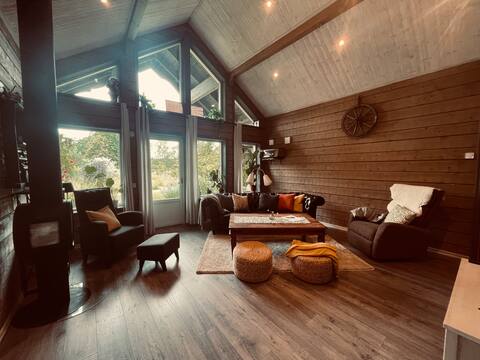 Top Airbnb: Rustic Timber House Retreat in Norrtälje