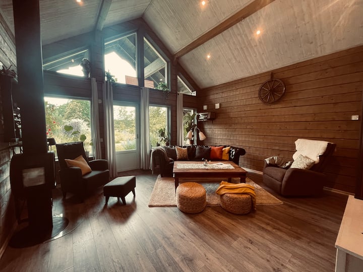 Rustic Timber House Retreat - Norrtälje