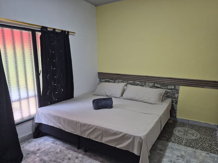 Schlafzimmer 1