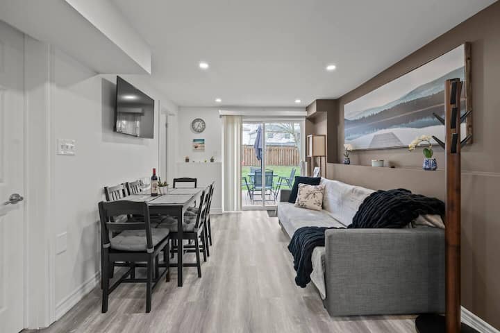 2 Bedroom Suite 1st Level Of House 6 Guests - Barrie