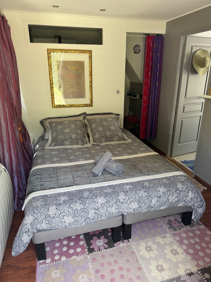 La chambre 3 et 4 font parties d’un gîte accolé à la maison ouvert seulement sur demande ou pour les réservations de plus de 8 personnes