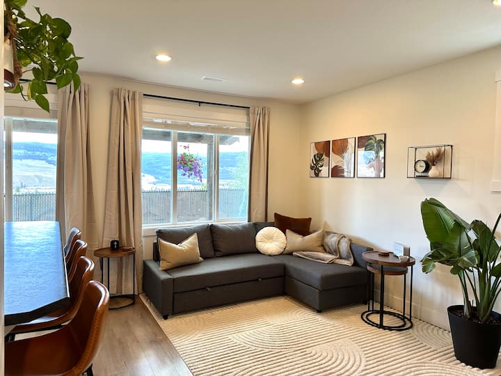 The Sunrise Suite: Bright | Modern | Beautiful - Kelowna