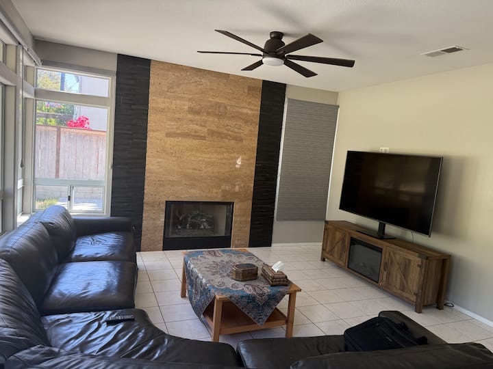 Private Master Suite In Spanish-style Oceanside - Bonsall, CA