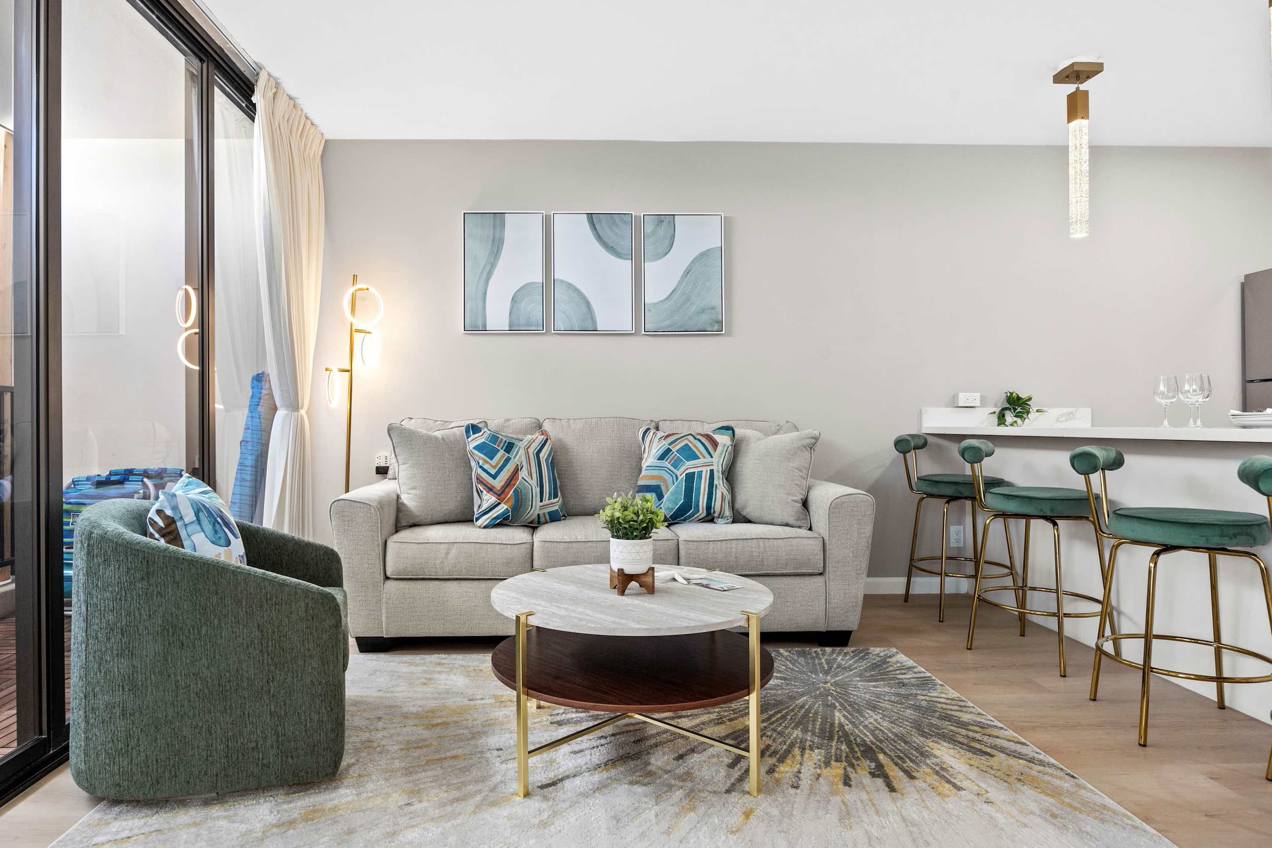 Condo in Honolulu · ★4.53 · 1 bedroom · 3 beds · 1 private bath - Image 6
