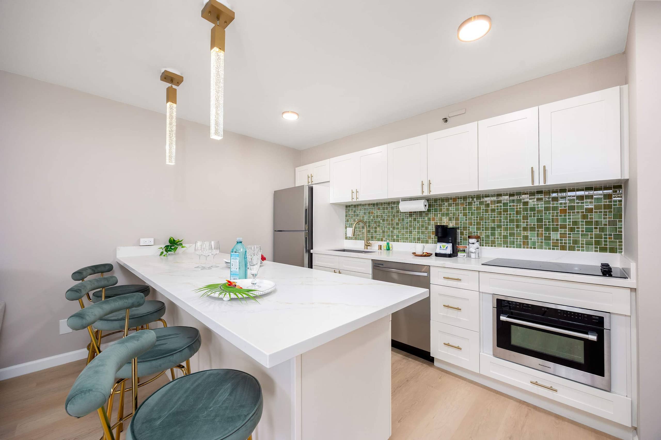 Condo in Honolulu · ★4.53 · 1 bedroom · 3 beds · 1 private bath - Image 9