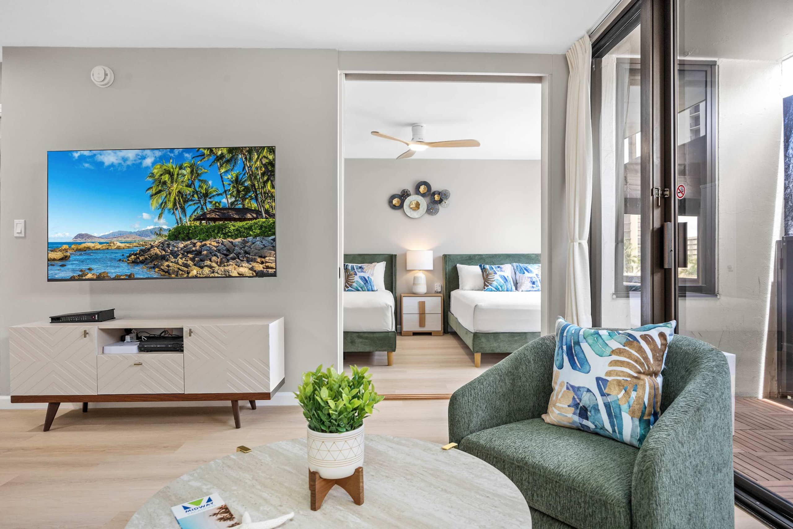 Condo in Honolulu · ★4.53 · 1 bedroom · 3 beds · 1 private bath - Image 4