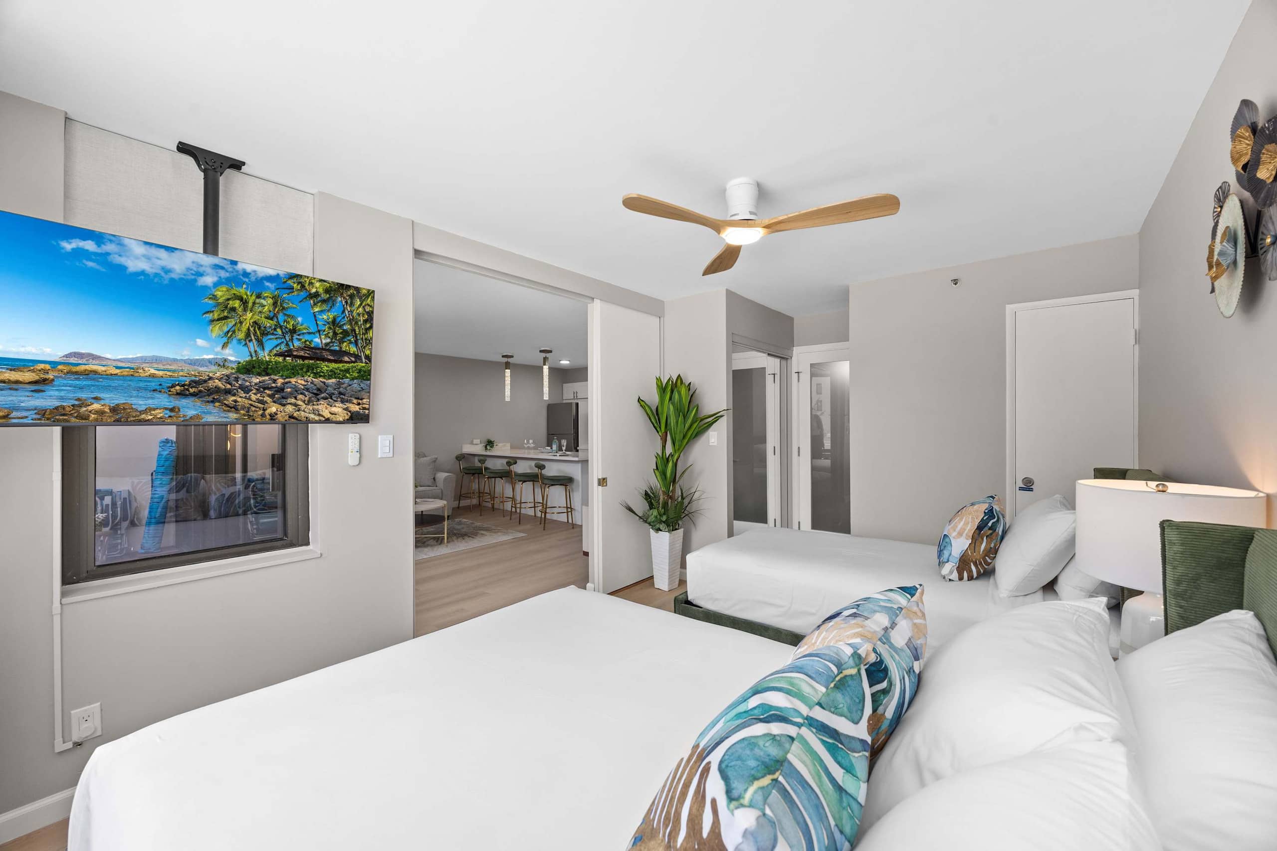 Condo in Honolulu · ★4.53 · 1 bedroom · 3 beds · 1 private bath - Image 21