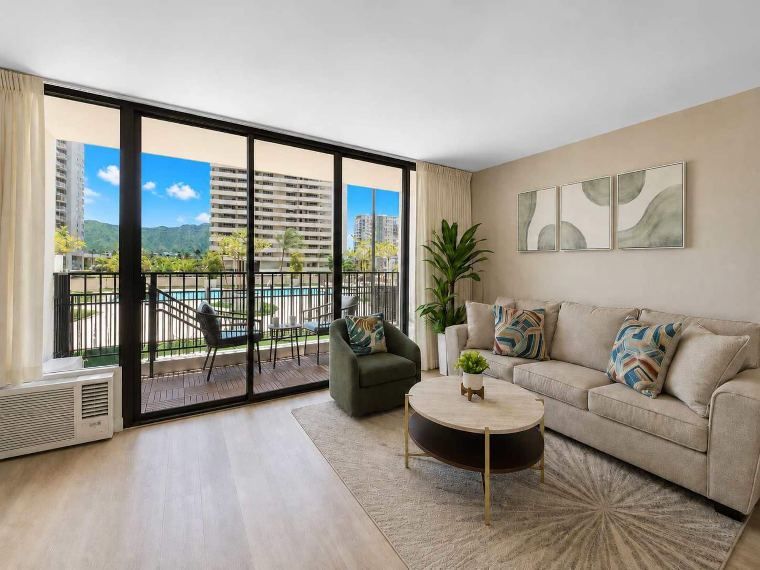 Condo in Honolulu · ★4.53 · 1 bedroom · 3 beds · 1 private bath - Image 3