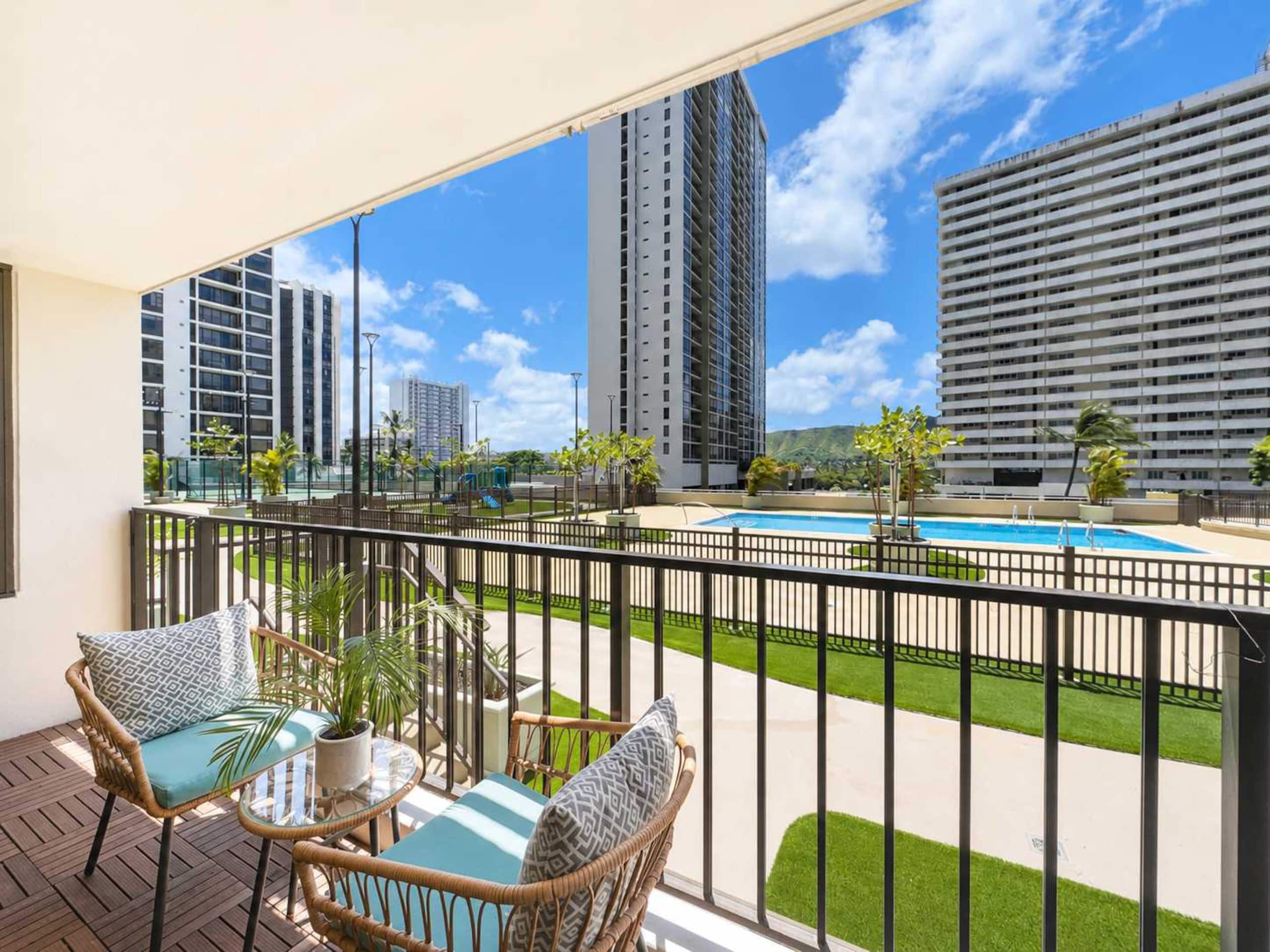 Condo in Honolulu · ★4.53 · 1 bedroom · 3 beds · 1 private bath - Image 29