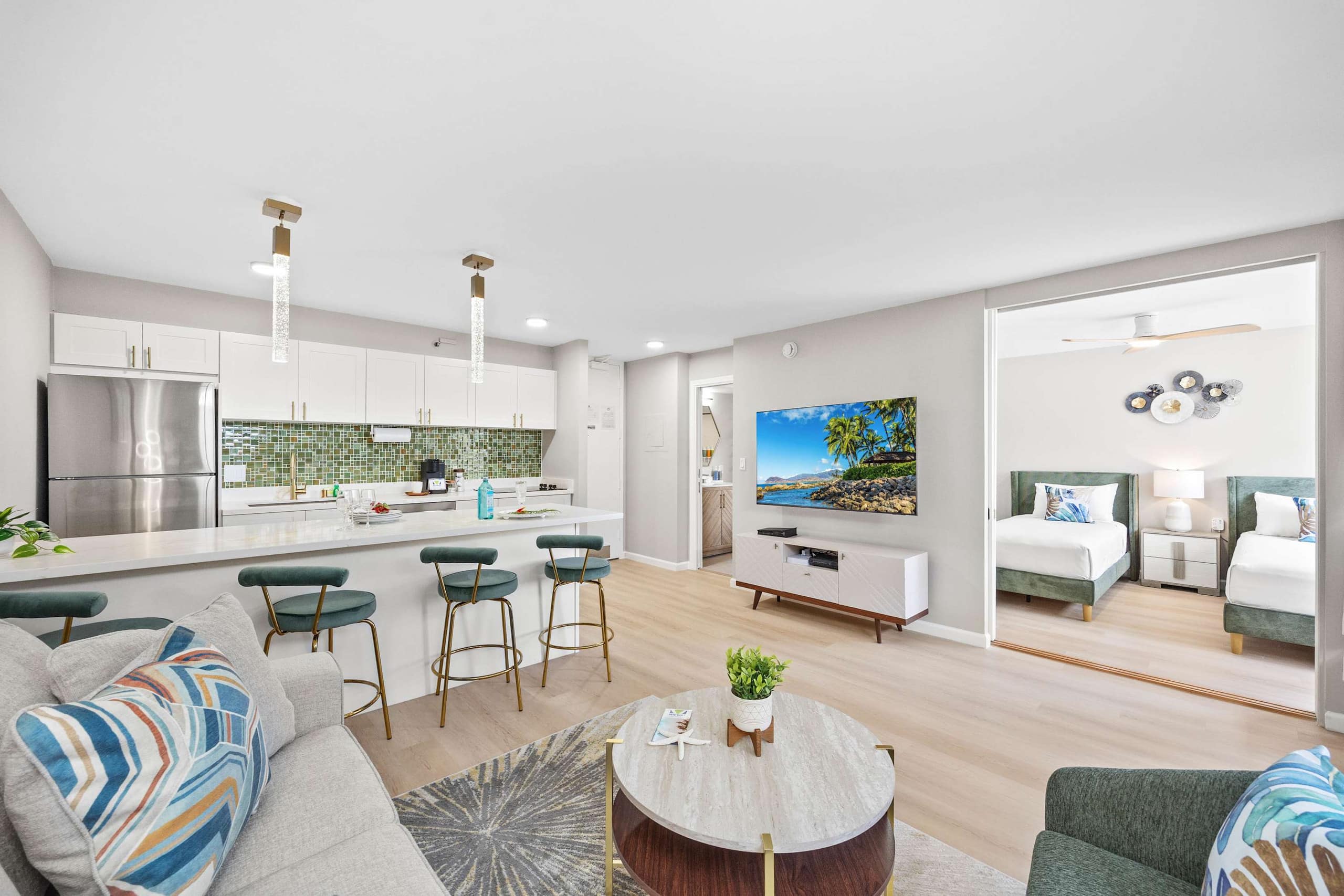 Condo in Honolulu · ★4.53 · 1 bedroom · 3 beds · 1 private bath - Image 2