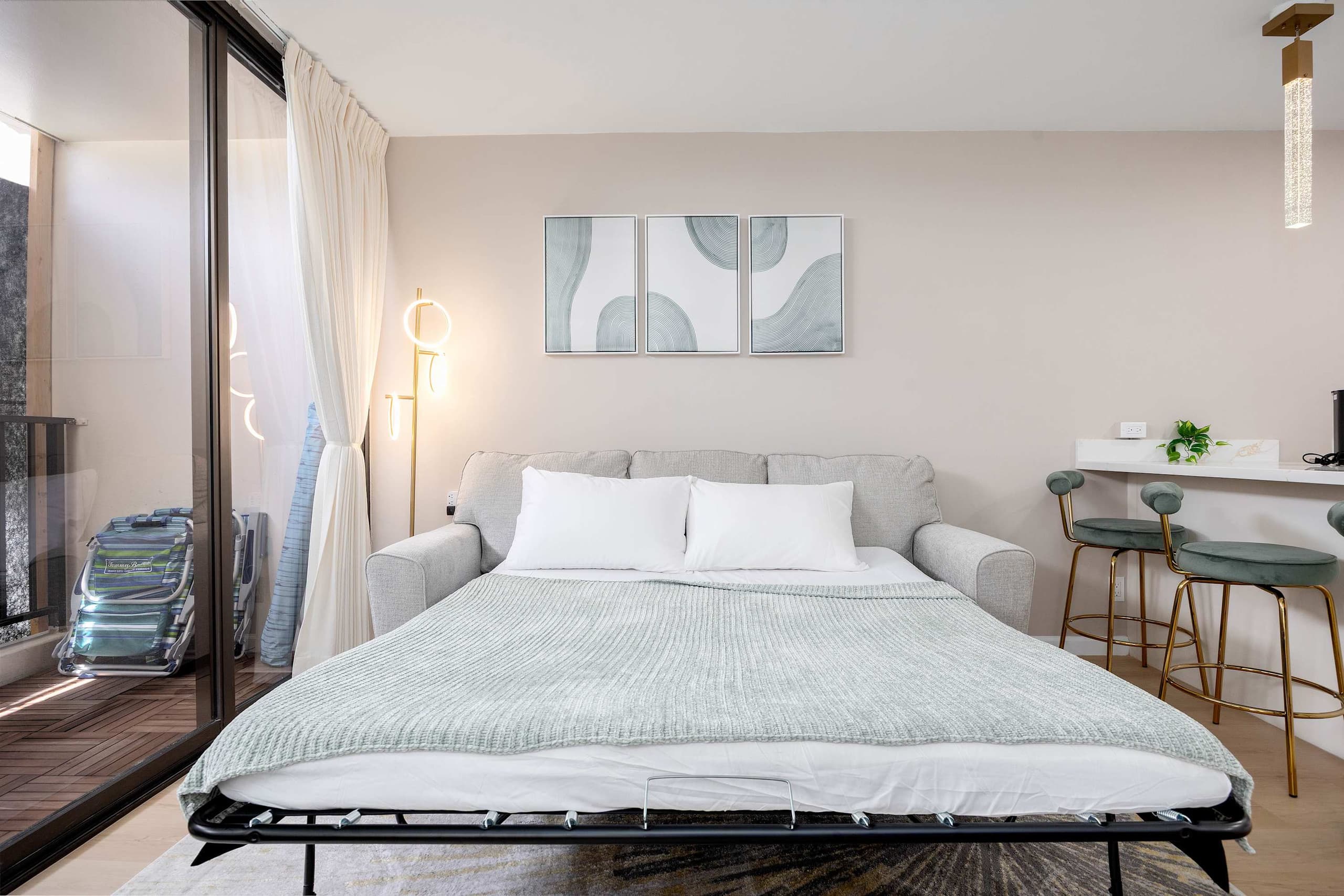 Condo in Honolulu · ★4.53 · 1 bedroom · 3 beds · 1 private bath - Image 1