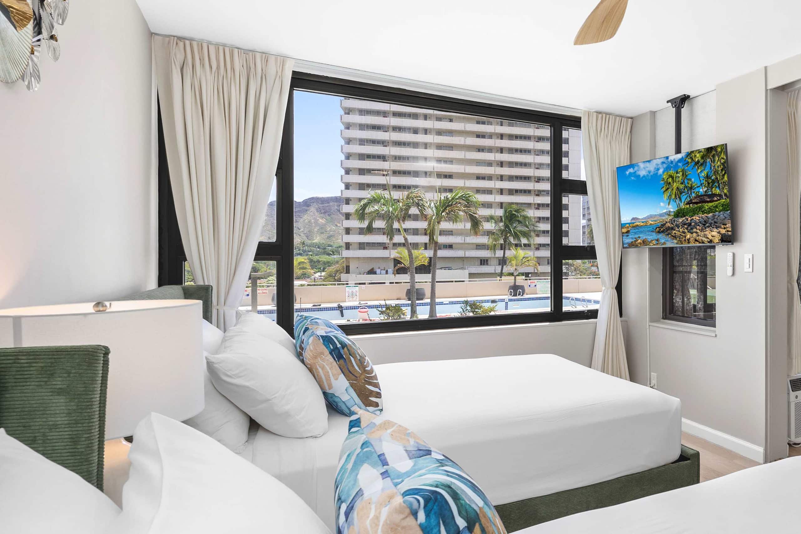 Condo in Honolulu · ★4.53 · 1 bedroom · 3 beds · 1 private bath - Image 20