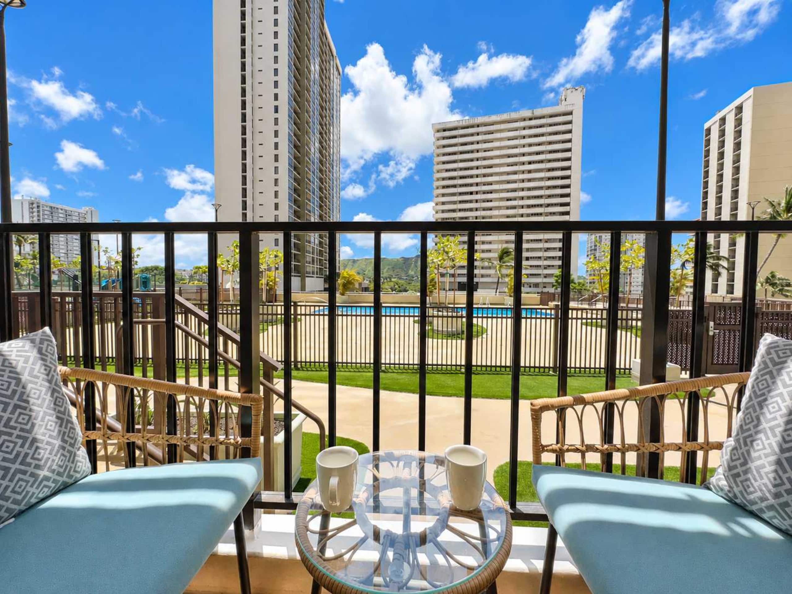 Condo in Honolulu · ★4.53 · 1 bedroom · 3 beds · 1 private bath - Image 30