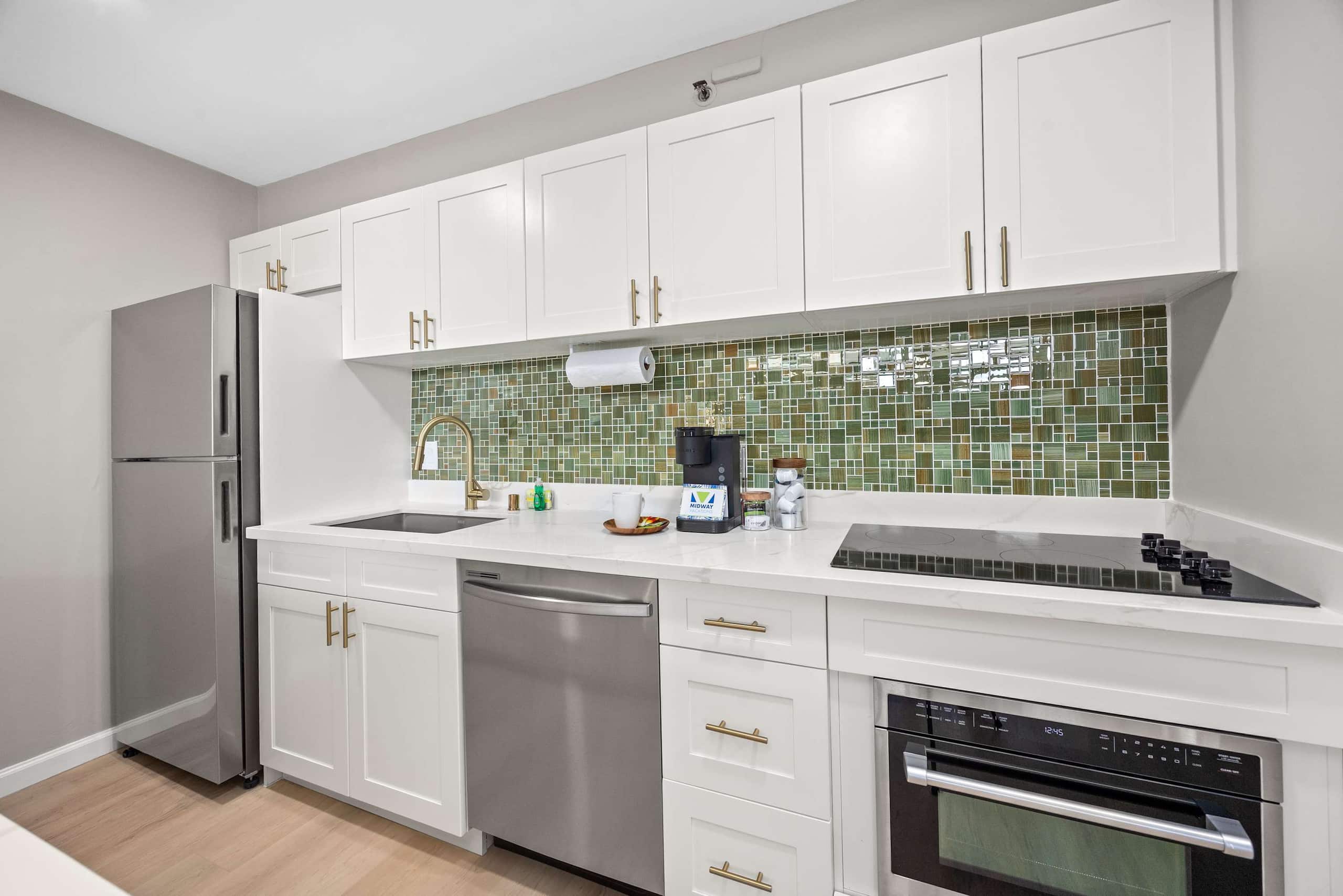 Condo in Honolulu · ★4.53 · 1 bedroom · 3 beds · 1 private bath - Image 10