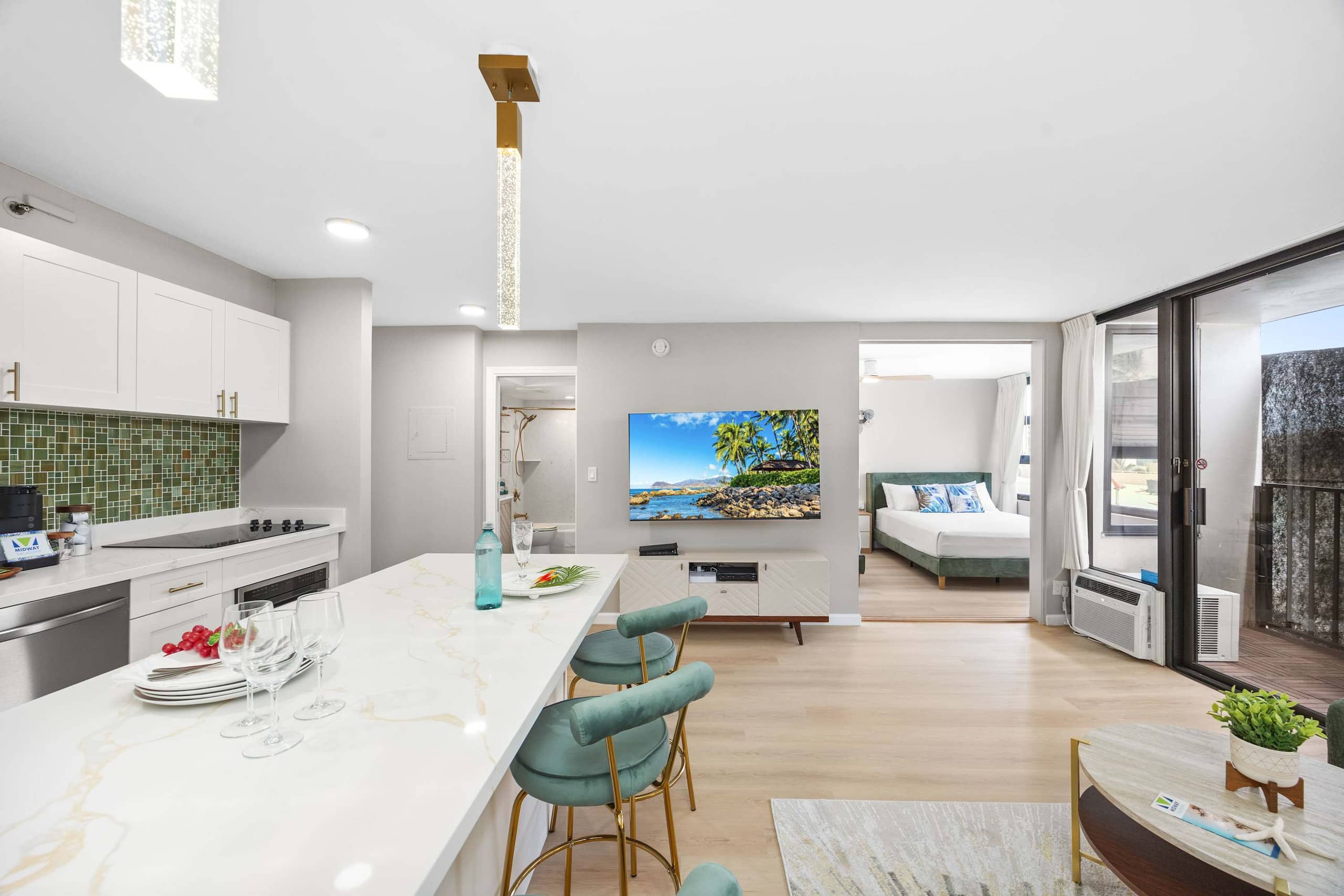 Condo in Honolulu · ★4.53 · 1 bedroom · 3 beds · 1 private bath - Image 14