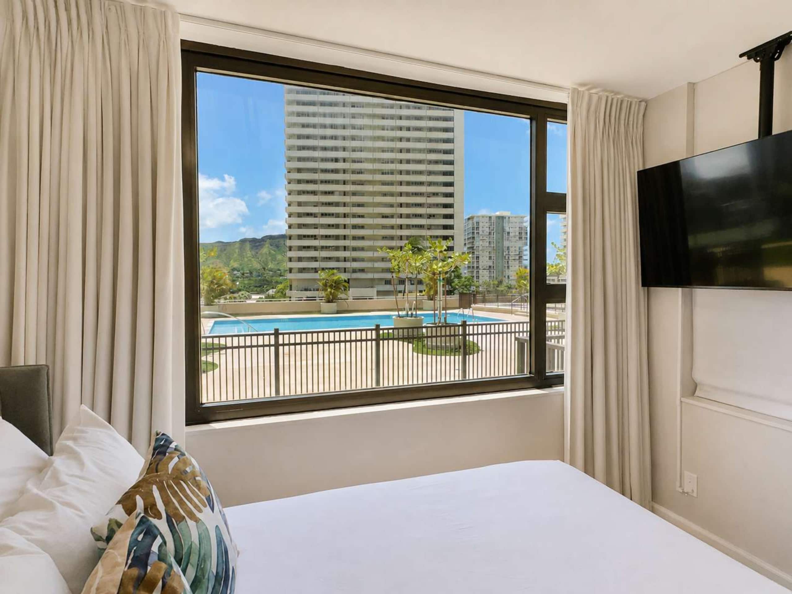 Condo in Honolulu · ★4.53 · 1 bedroom · 3 beds · 1 private bath - Image 19