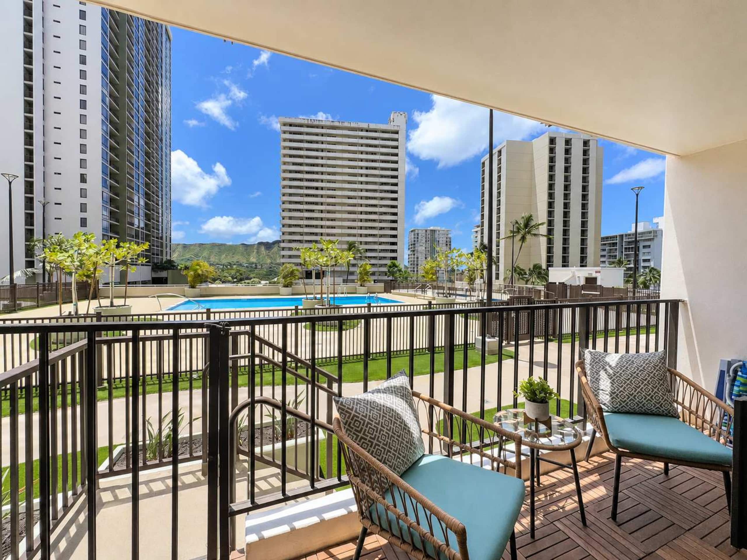 Condo in Honolulu · ★4.53 · 1 bedroom · 3 beds · 1 private bath - Image 31