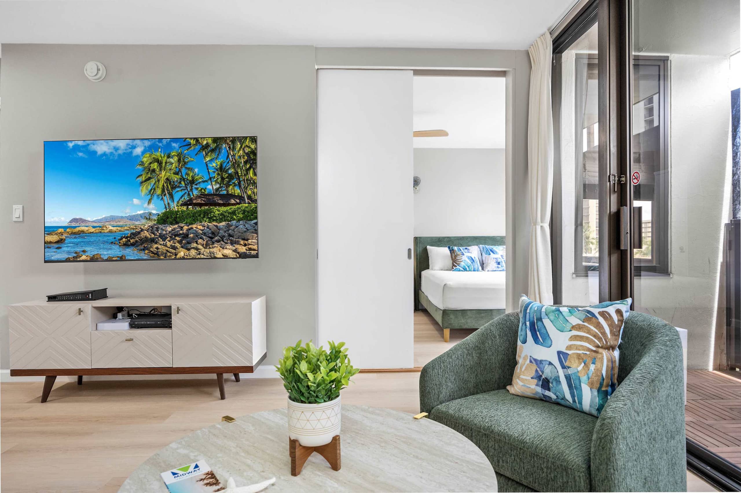 Condo in Honolulu · ★4.53 · 1 bedroom · 3 beds · 1 private bath - Image 5