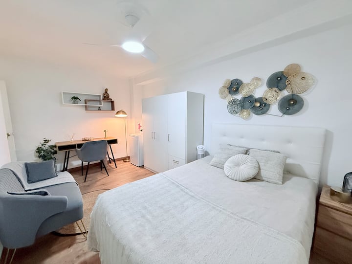 Am4 • Boutique Suite & Workspace • 15' Beach - Alicante