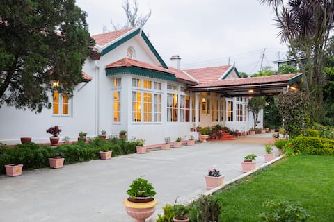 Milton Abbott: 2BR 19th-century British bungalow