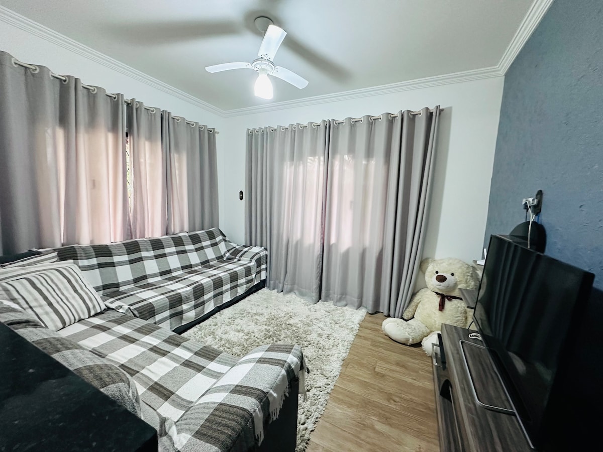 Imóvel de sucesso: Large 4-bedroom house with air conditioning, fully furnished em Jaraguá Do Sul