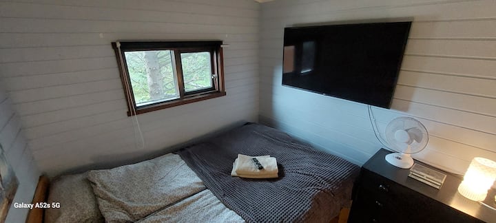 chambre avec télévision (Chromecast, Netflix et plus)