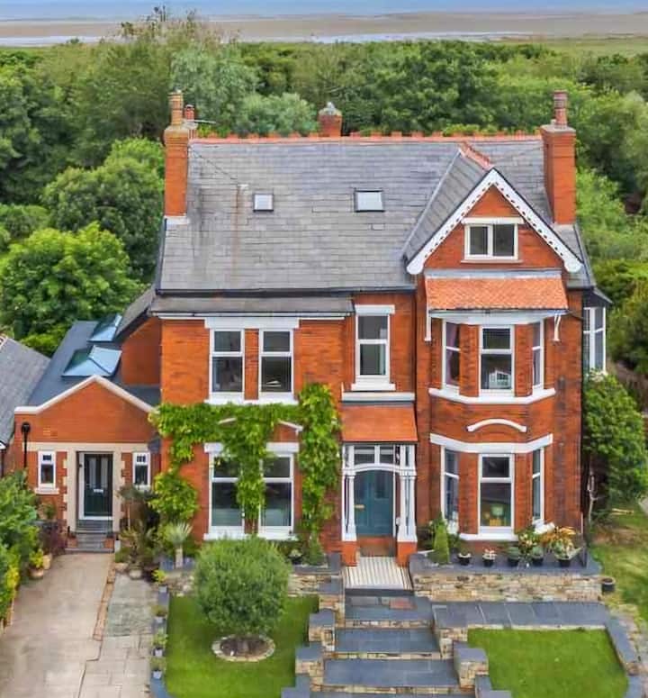 Royal Birkdale - Extensive Property - Formby