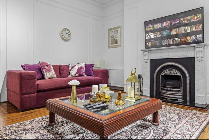 Stunning 3 Bedroom 3 bathroom Edgware Road gallery image 4