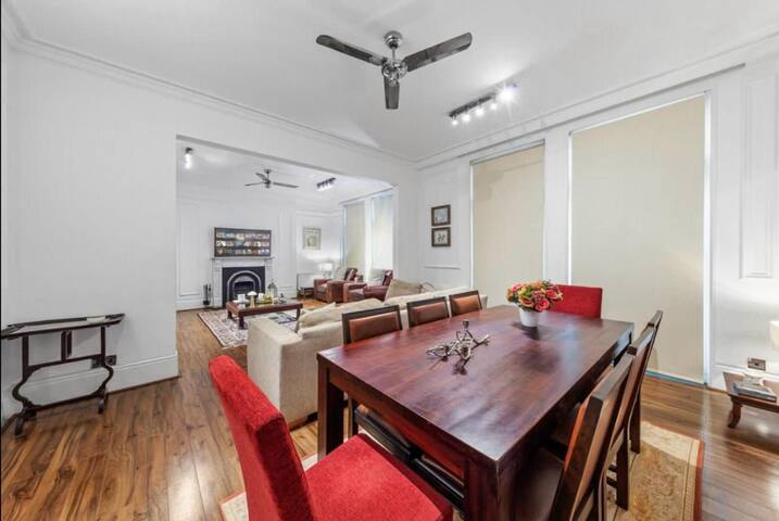 Stunning 3 Bedroom 3 bathroom Edgware Road gallery image 3