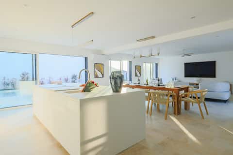 Beautiful villa, heated pool, air conditioning, close to the sea.