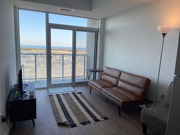 One Bedroom Condo - Hamilton