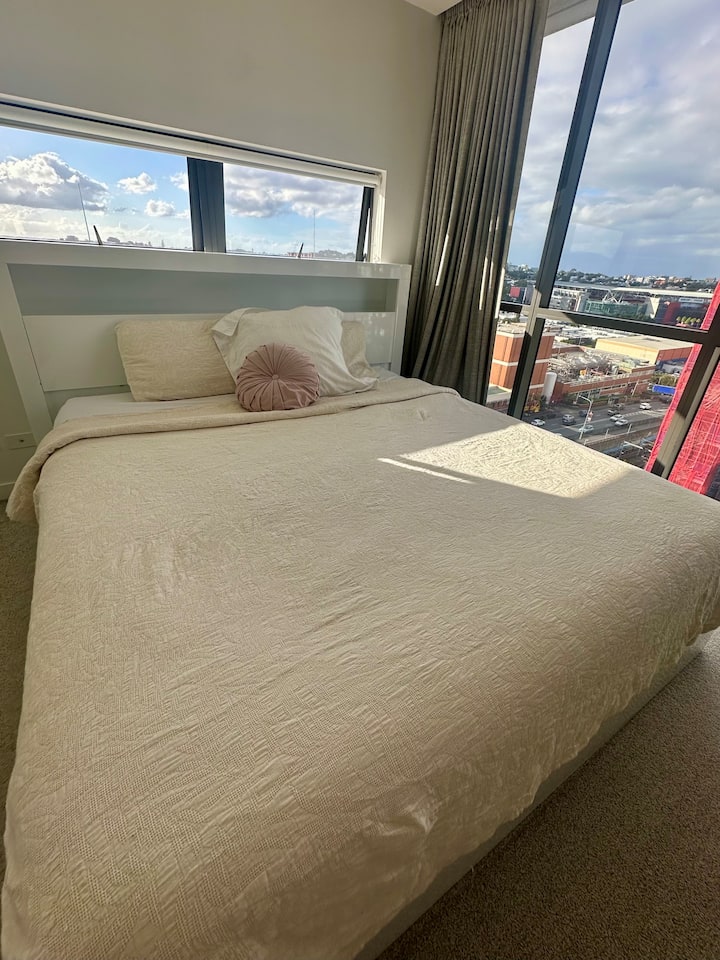 Დიდი საწოლი თავსაფრის სათავსოთი 