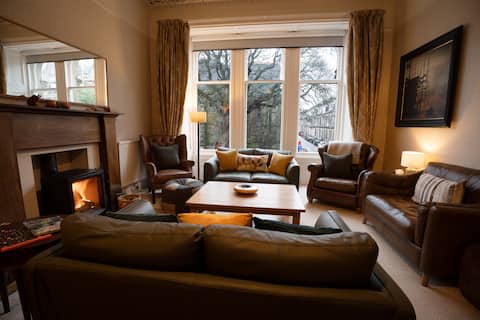 Large Victorian apartment: central, quiet