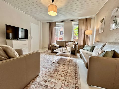 Large House in Kiel/5 SZ/2 Bathrooms/Parking