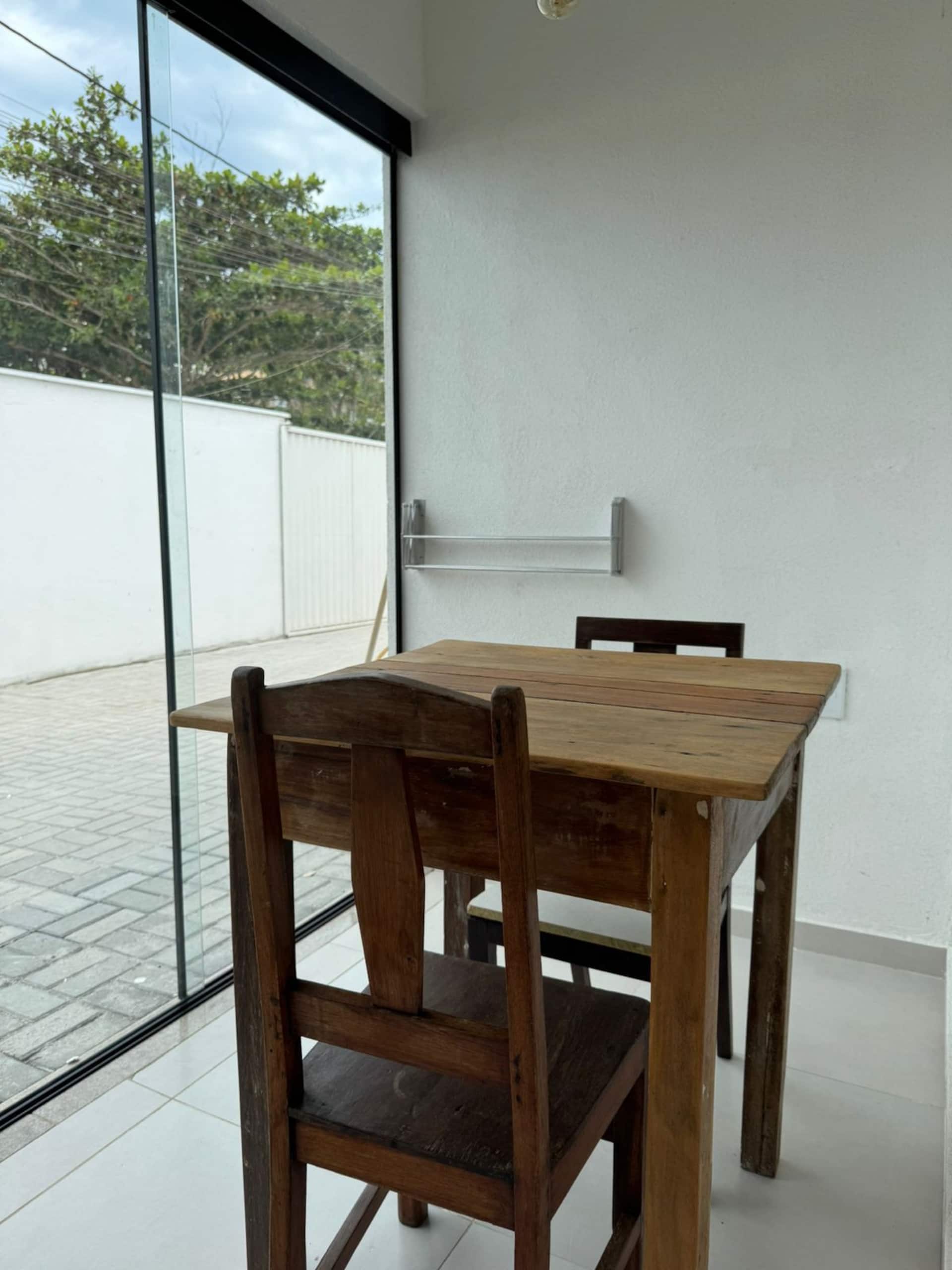 Mesa de refeições na área externa