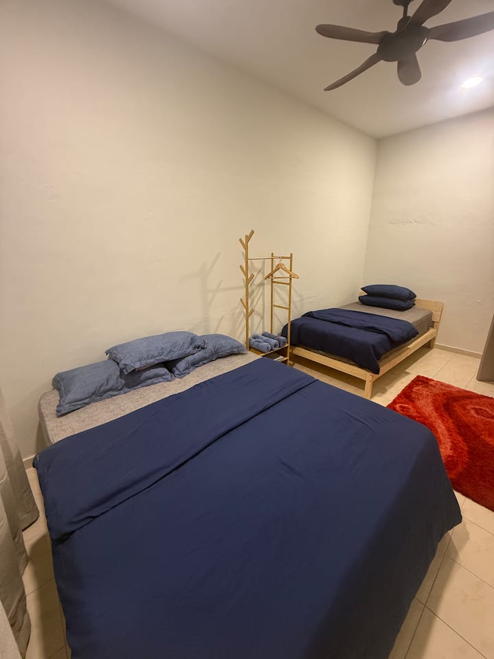 Colchón de 11 pulgadas. Vienen con edredón. 