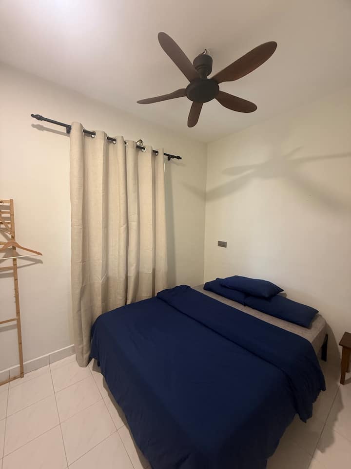 Colchón de 10 pulgadas. Vienen con edredón. 