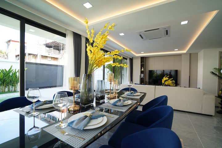 Brand new luxury single villa with four bedrooms and five bathrooms, garden pool, 8-10 people/near…
