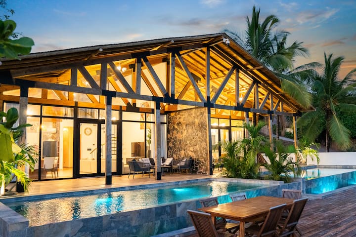 Playa Laska – Oceanfront Escape with Infinity Pool