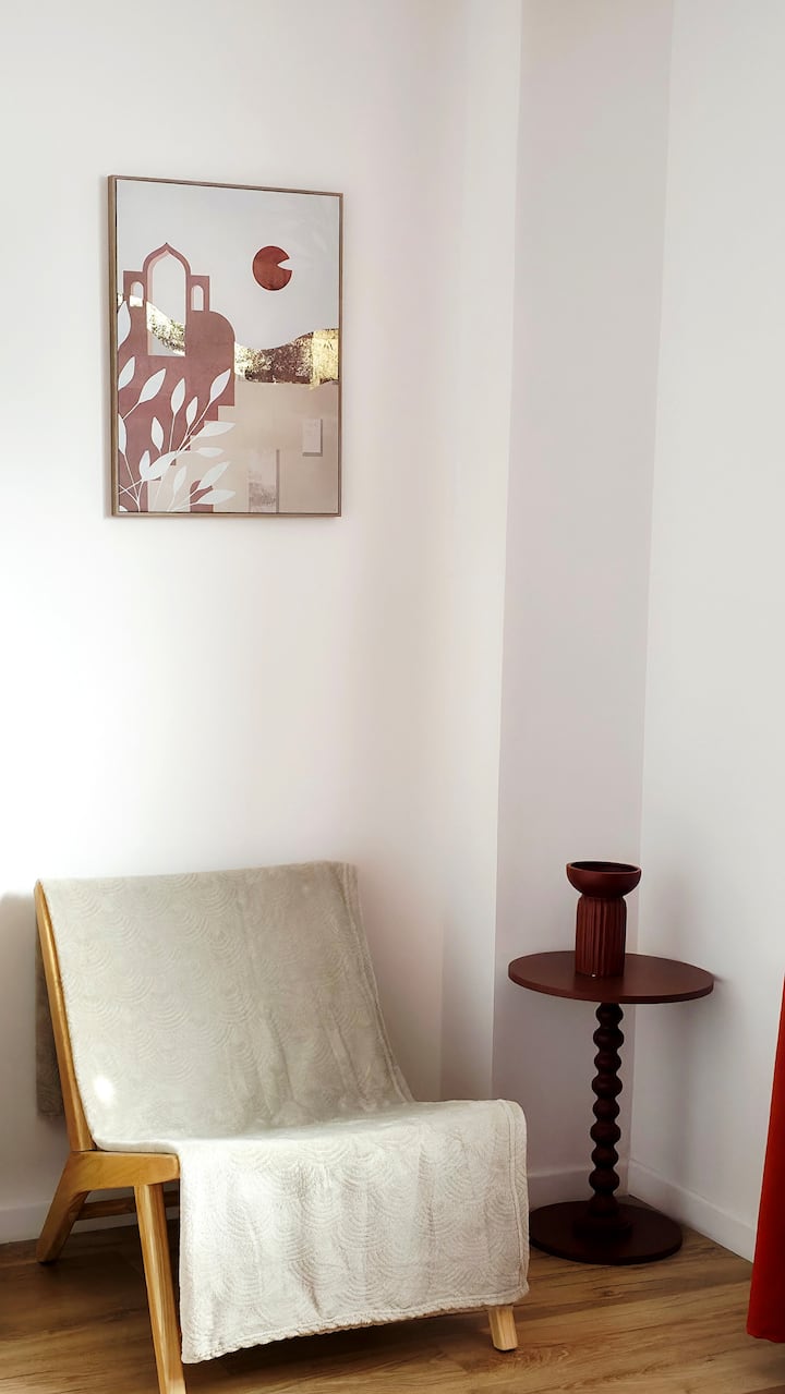 Zona de lectura y descanso en la habitación