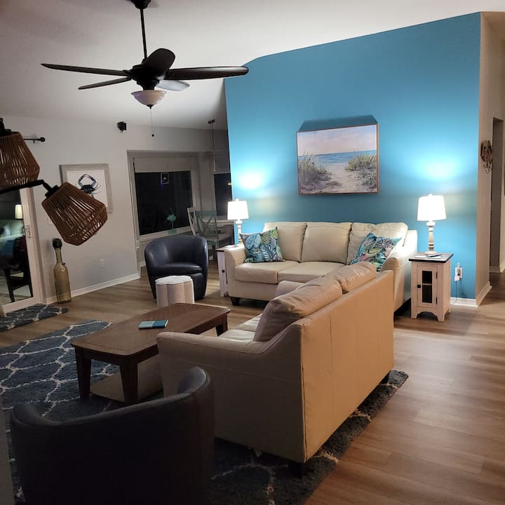 Big Pool Big House 9 Minutes To Beach Or Golf - Navarre, FL