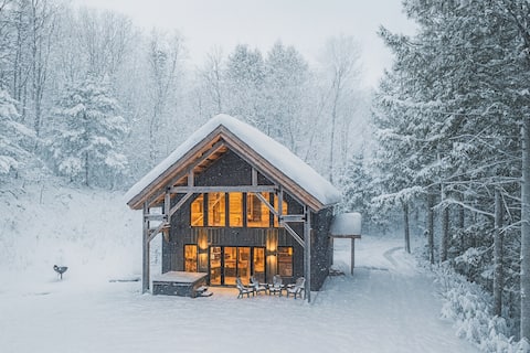 Mountain Views, Hot tub, Trails, Pond, BBQ