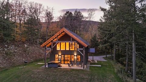 Mountain Views, Hot tub, Trails, Pond, BBQ