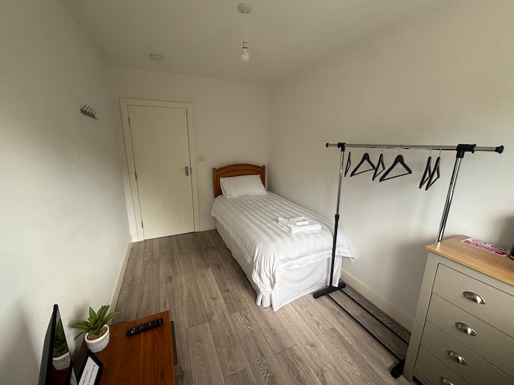 Единечен кревет (широк 150-179 см), едине