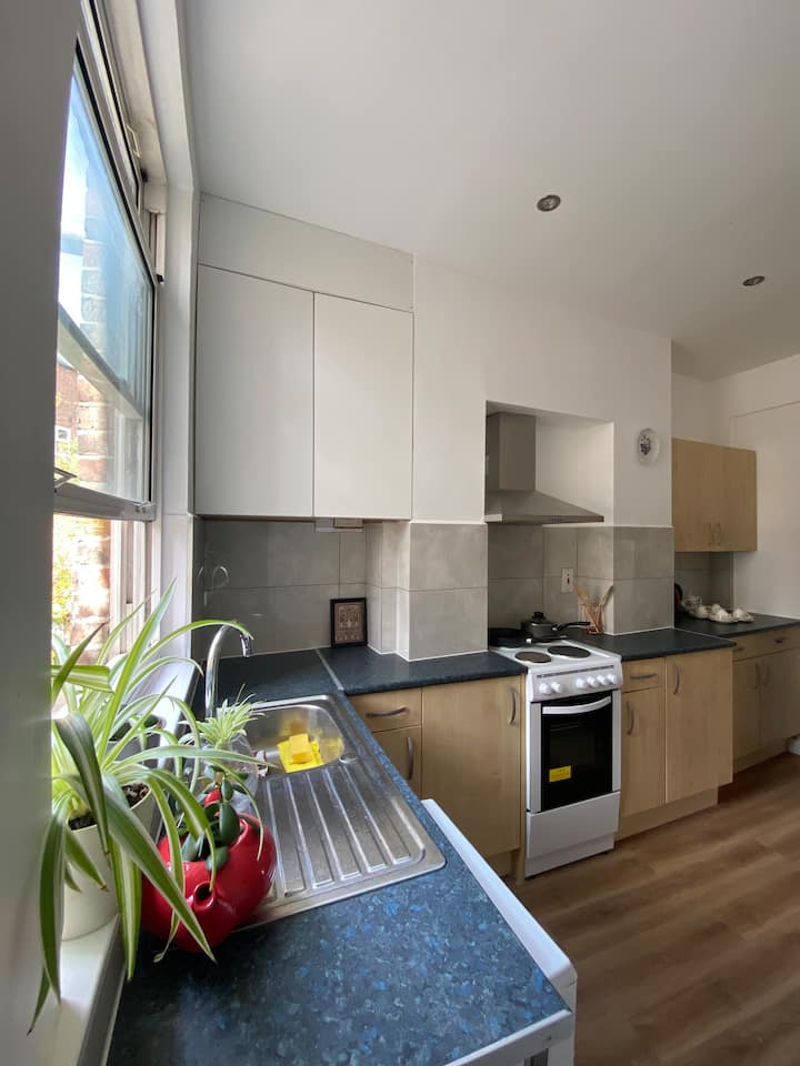 Located  A 2-minute Walk From Magdalen College D - Oxford