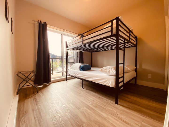 เตียงควีนไซส์ห้องนอนได้ 4 คน